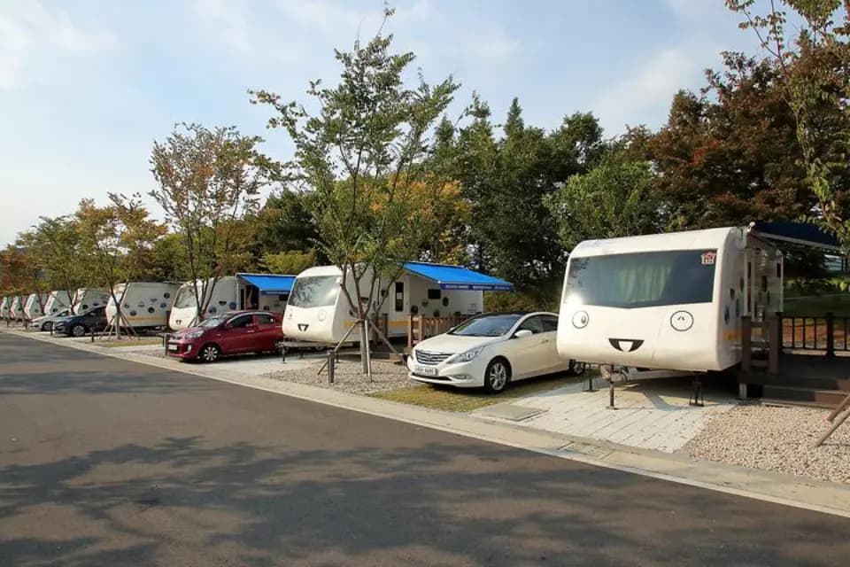 차 바로 옆에서 편하게, 경기 오토캠핑장 BEST 대표 사진