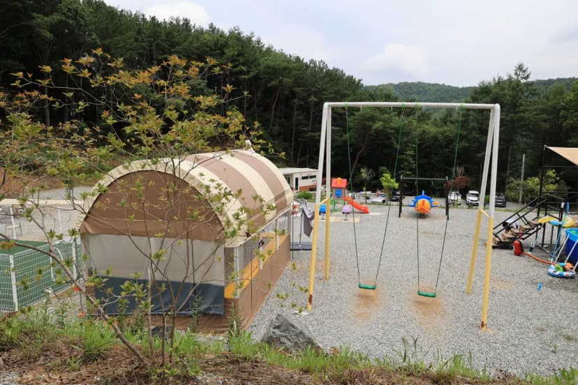 푸르른 캠핑장 사진 9
