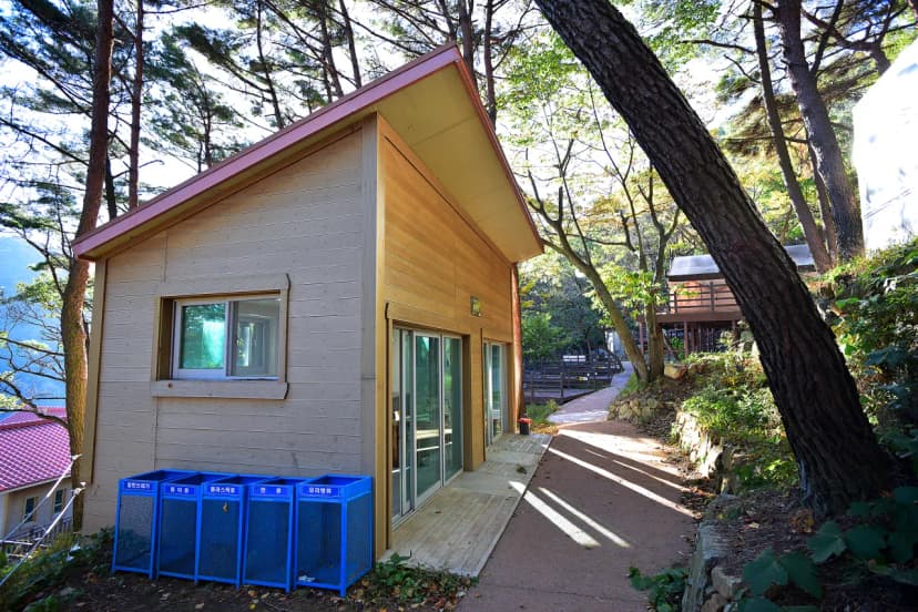 (주)신어산 자연숲캠핑장 사진 16
